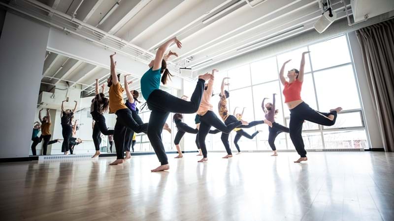 Contemporary dance class professional program Québec