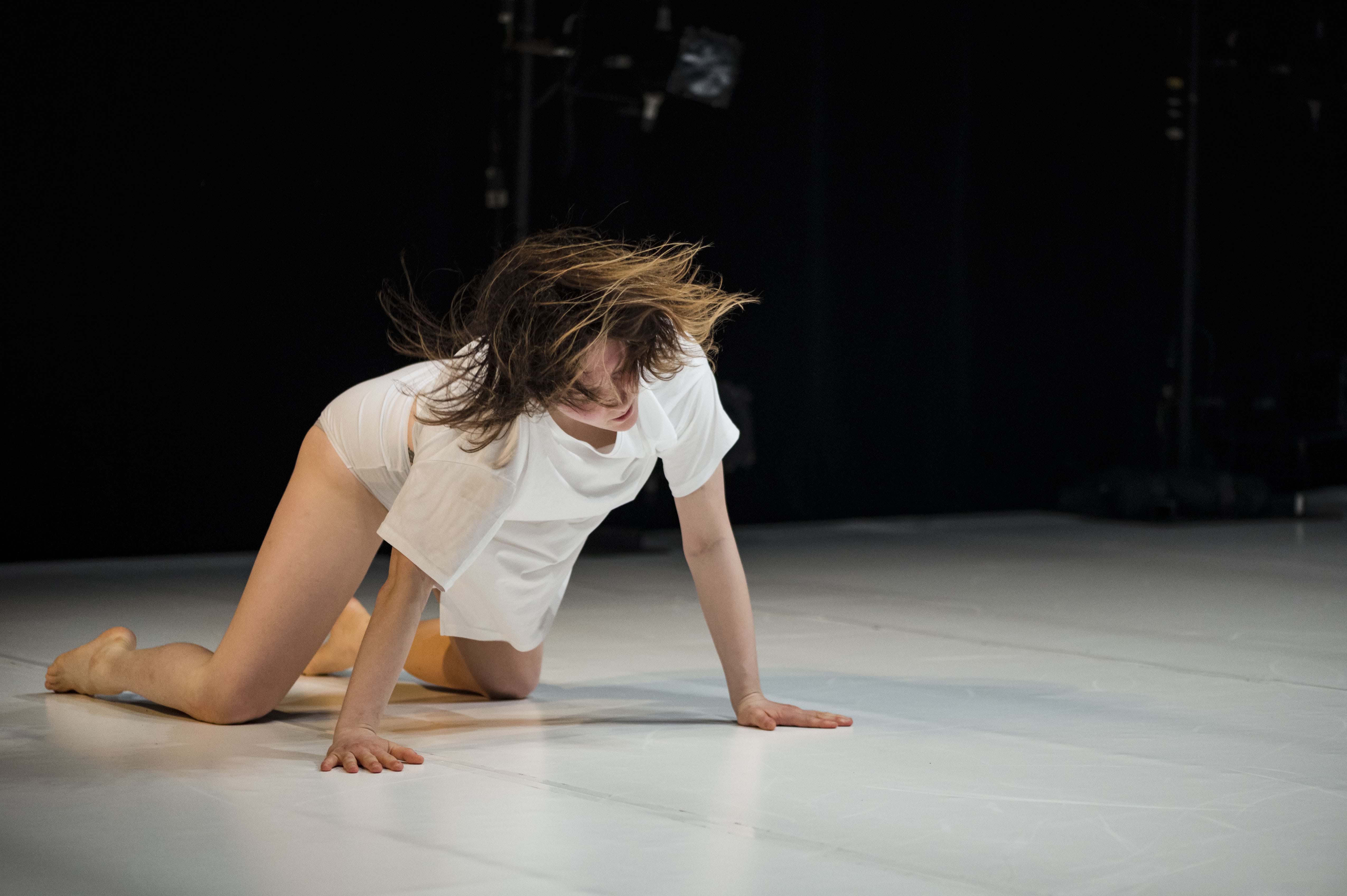 Contemporaine dance show graduates Daina Ashbee EDQ Québec