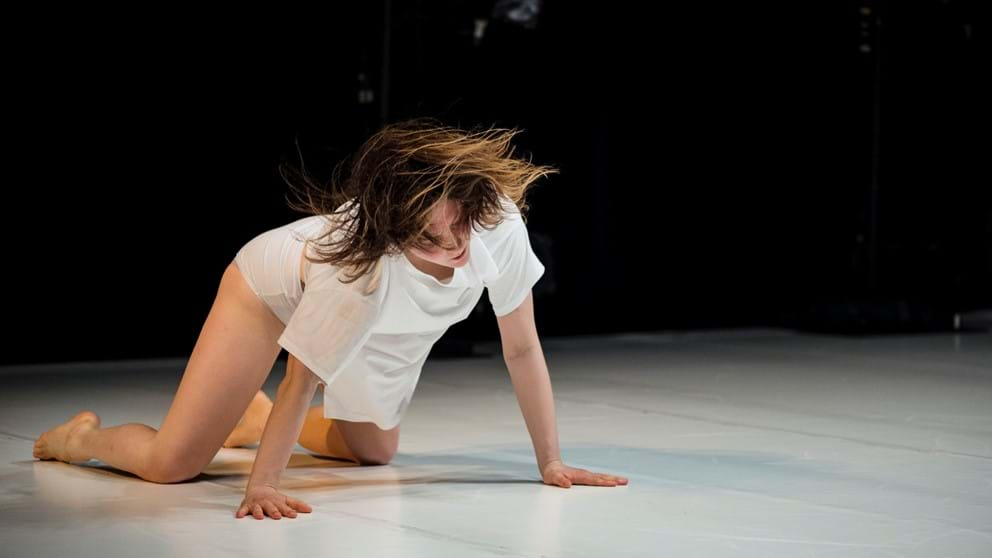 Contemporaine dance show graduates Daina Ashbee EDQ Québec