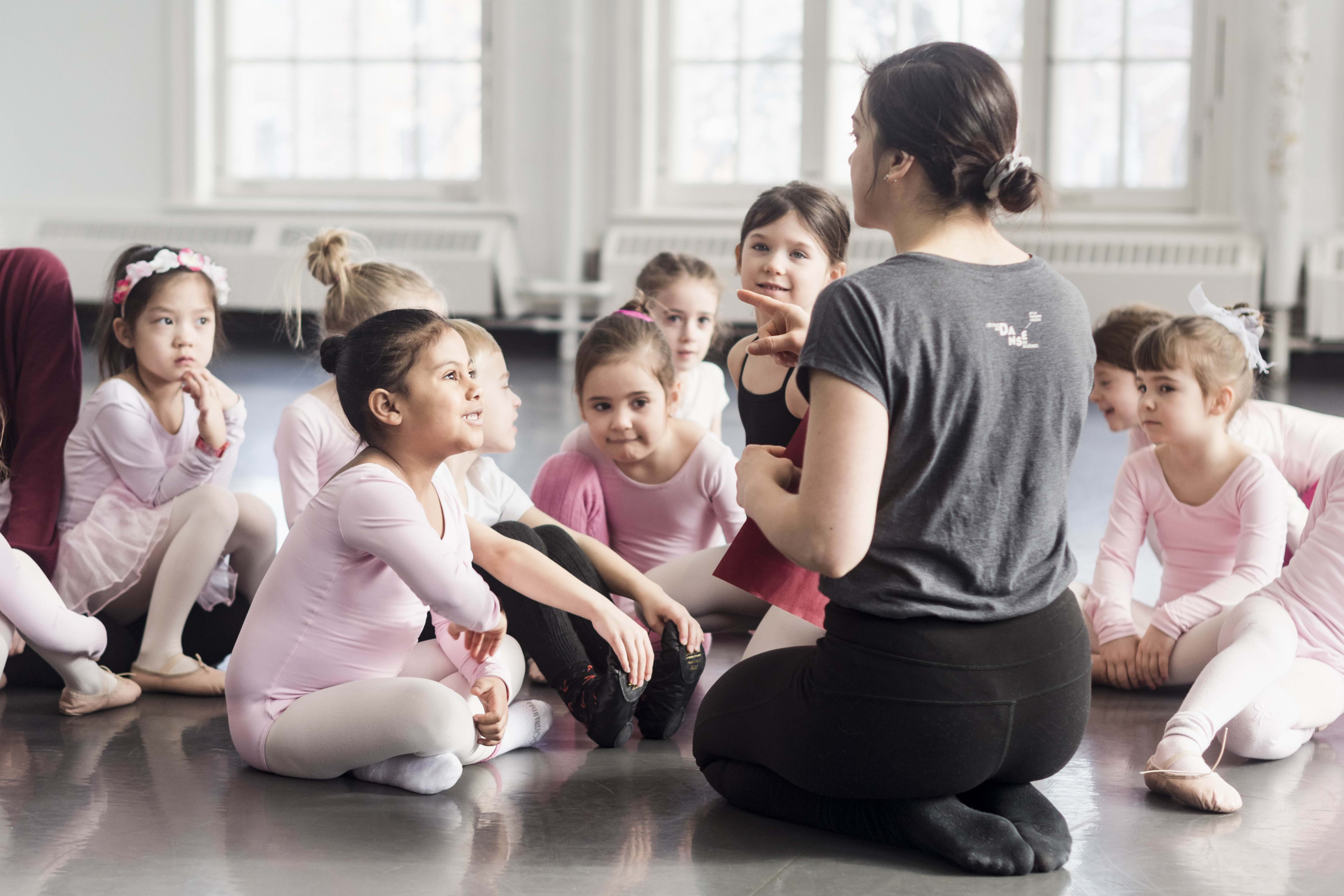 Offre emploi Professeur Ballet accompagnatrice cours École de danse Québec EDQ
